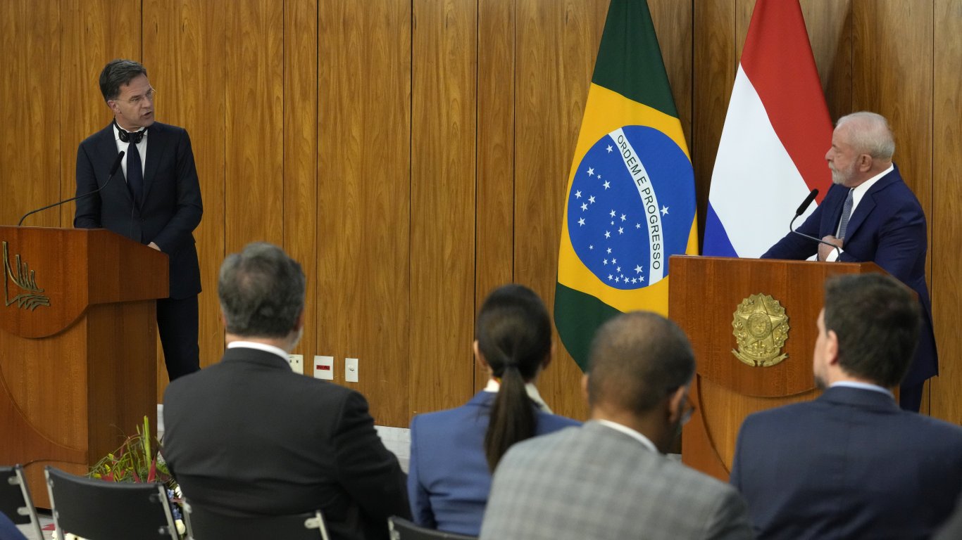 Президентът на Бразилия предлага група от немилитаристични нации да посредничат за мир в Украйна