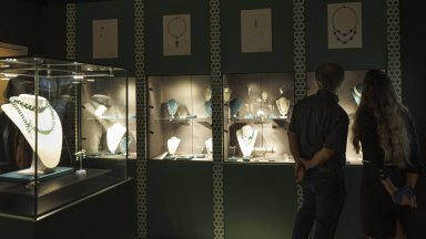 Търгът на колекцията от бижута на покойната австрийка Хайди Хортен предизвика критики заради произхода на богатството на мъжа й