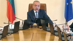 На живо в Dir.bg: Гълъб Донев отчита дейността на служебния кабинет за последните 3 месеца 