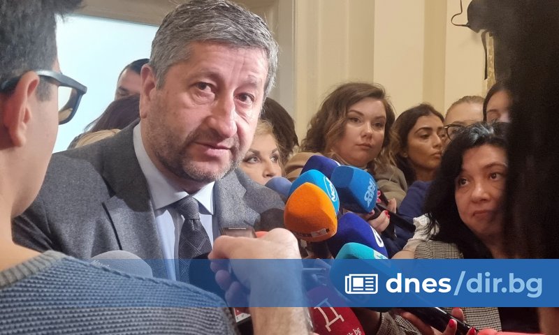 Иванов поясни, че няма да дава изявление, но след заседанието