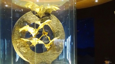 Как златна статуя на прилепи се превърна в инвестиция от $11 милиона?