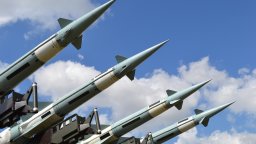 Страните от Г-7 ще произвеждат по лиценз ракети с голям обсег и ПВО в Украйна