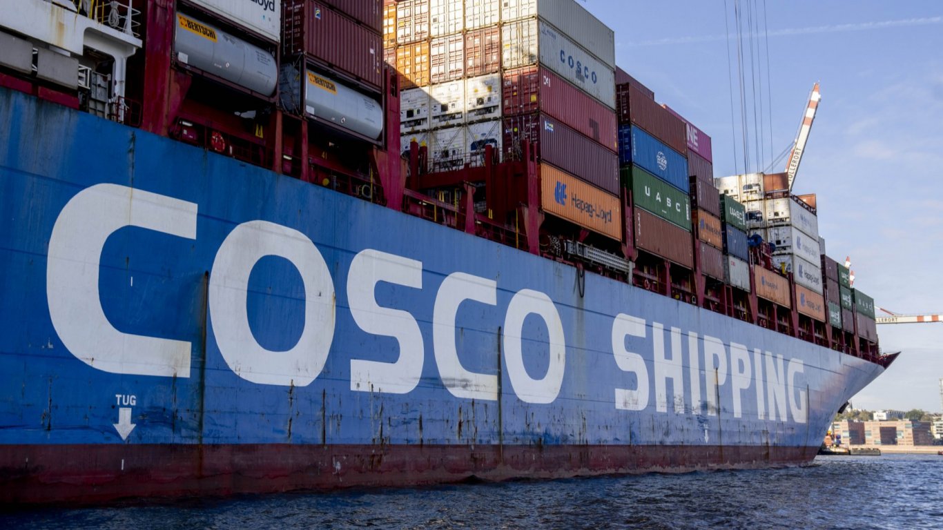 COSCO приключи сделката за почти 1/4 от хамбургския терминал
