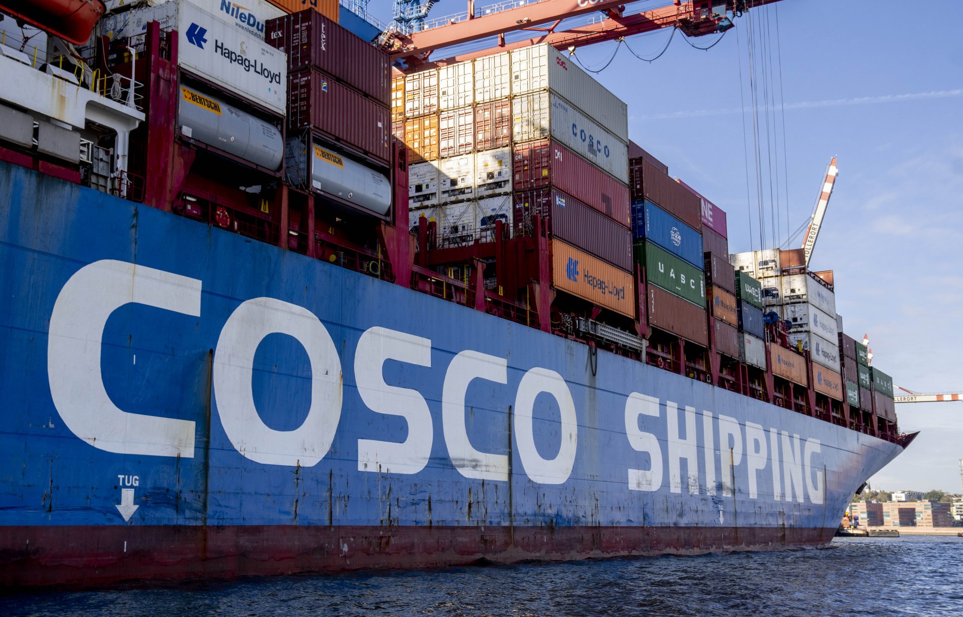 Китайските контейнери "Коско" на пристанището в Хамбург
