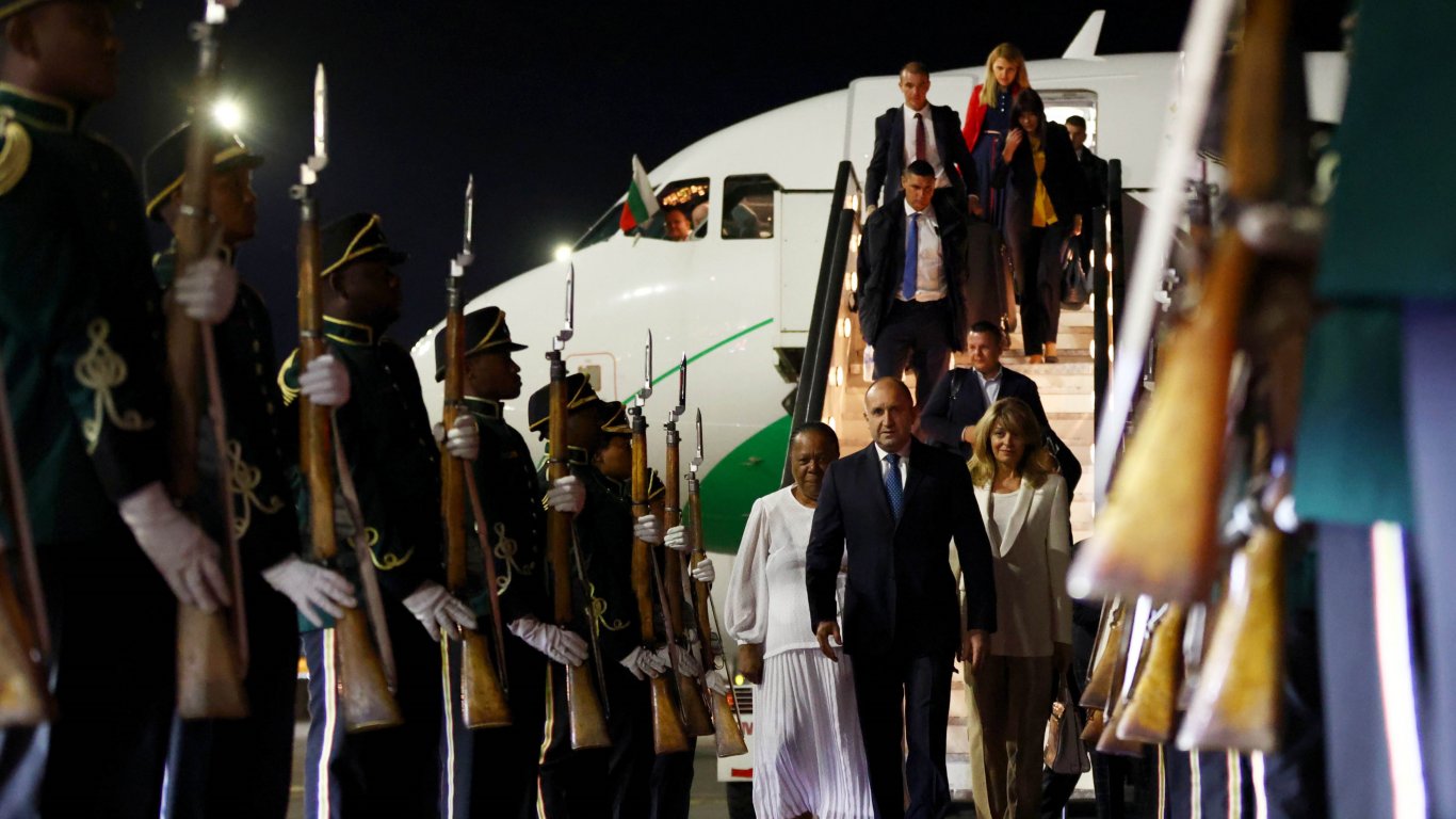 Президентът Румен Радев пристигна в Република Южна Африка (снимки)
