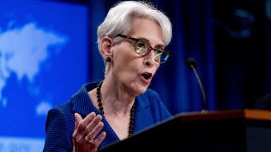 Една от последните й запомнящи се изяви бе покрай сваления