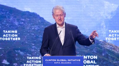 Клинтън заяви че се радва че отново е в България