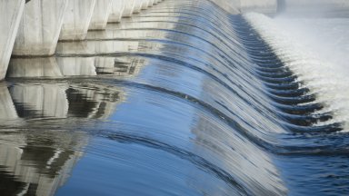 КЕВР предлага две тарифи за плащане на вода и социална помощ