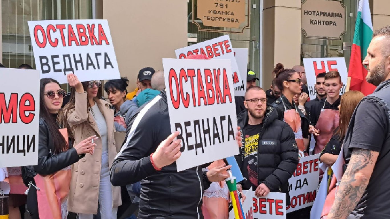 Протестиращи ресторантьори поискаха оставката на шефа на пловдивската полиция