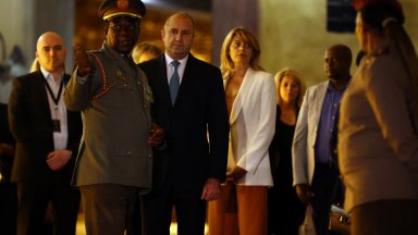 На 25 май 1994 г в Националния музей на изкуствата