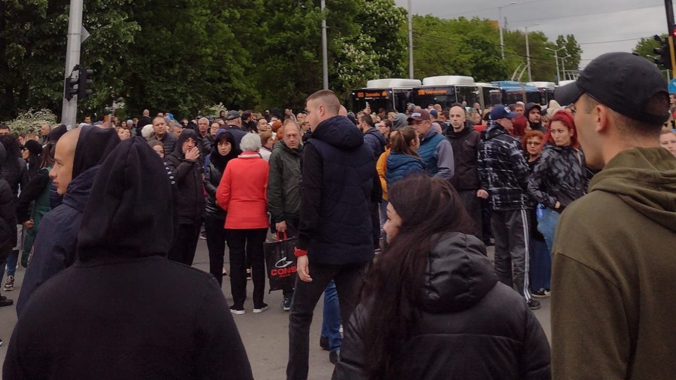 Едночасова блокада на бул. "Сливница" от протестиращи след смъртта на Ани и Явор