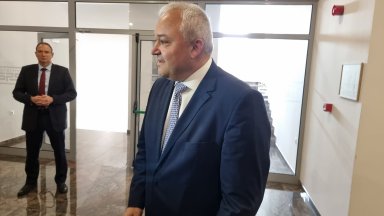 Според него в този акт има изключително много политически привкус