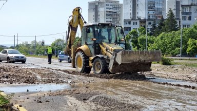Планирането и проектирането през годините е било забавено и поради