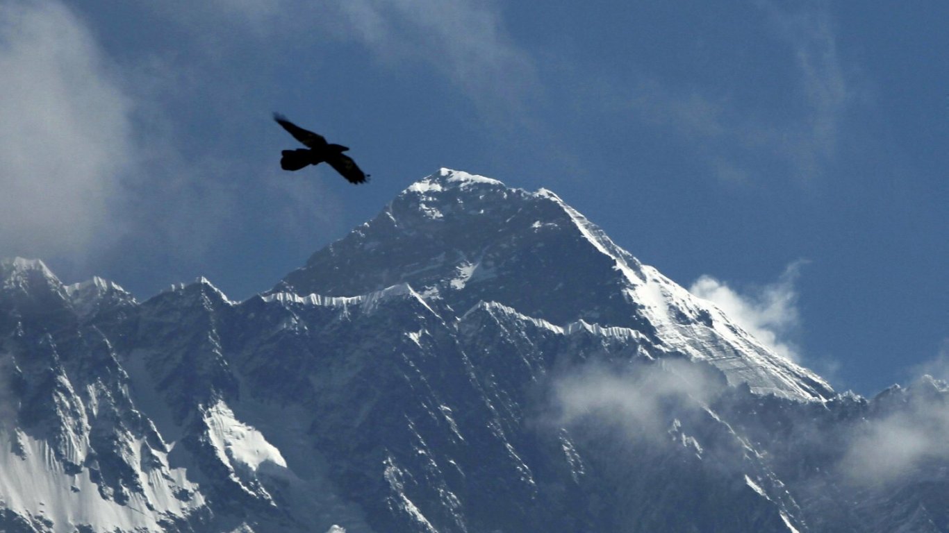 Шерпски водач изкачва Еверест за 26-и път