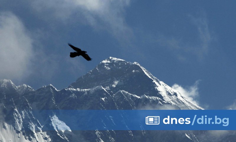 В Непал се намират осем от 14-те най-високи върхове в