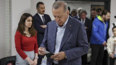 За кандидата на Националния алианс Кемал Кълъчдароглу са гласували 43 05