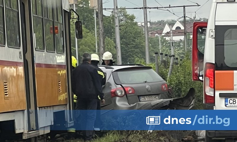 Тежката катастрофа е станала около 8 часа. На място са