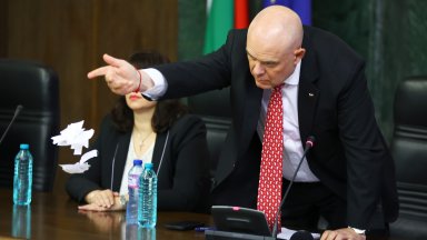 Ето какво гласи той Няма по важно нещо на света от истината Справедливостта