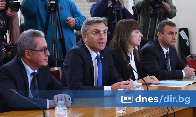 Срещата вече е в лидерски формат, за разлика от първите