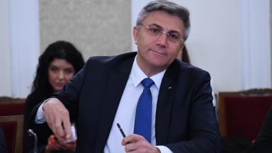 Днес се навършват 34 години от падането на тоталитарната власт