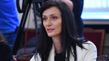 Тя допълва че е спазила разпоредбите на договорите и на