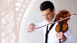 Светлин Русев с цигулков концерт на Айфеловата кула