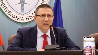 Сарафов разговаря с Главчев за мерките за защита на публичните финанси 