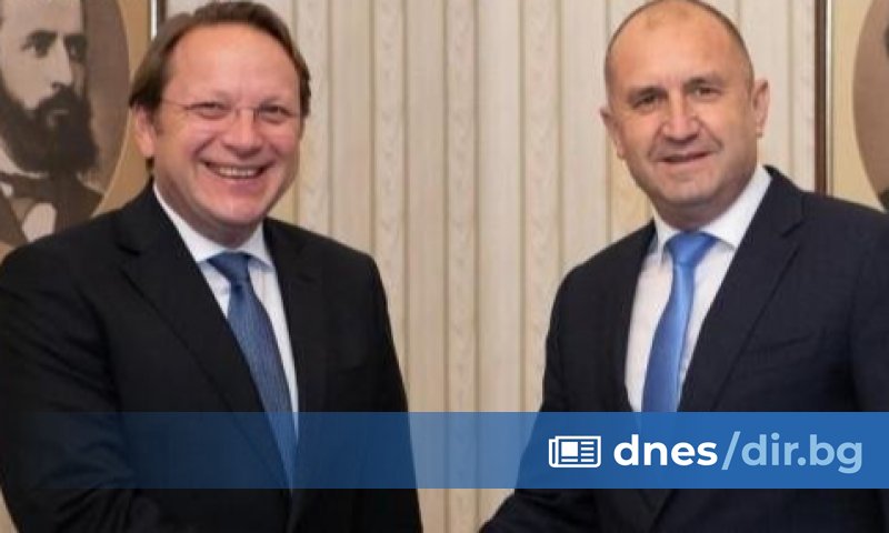 Вписването на българите в Конституцията е задължително условие за Република