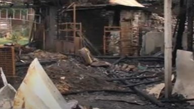 Снимка Скрийншот За да помогнат в разчистването на отломките се