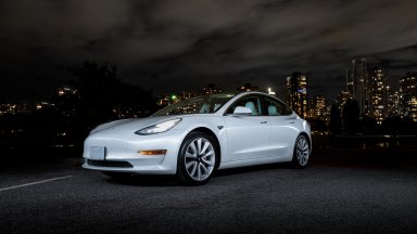 Акциите на Tesla се понижиха с 6%