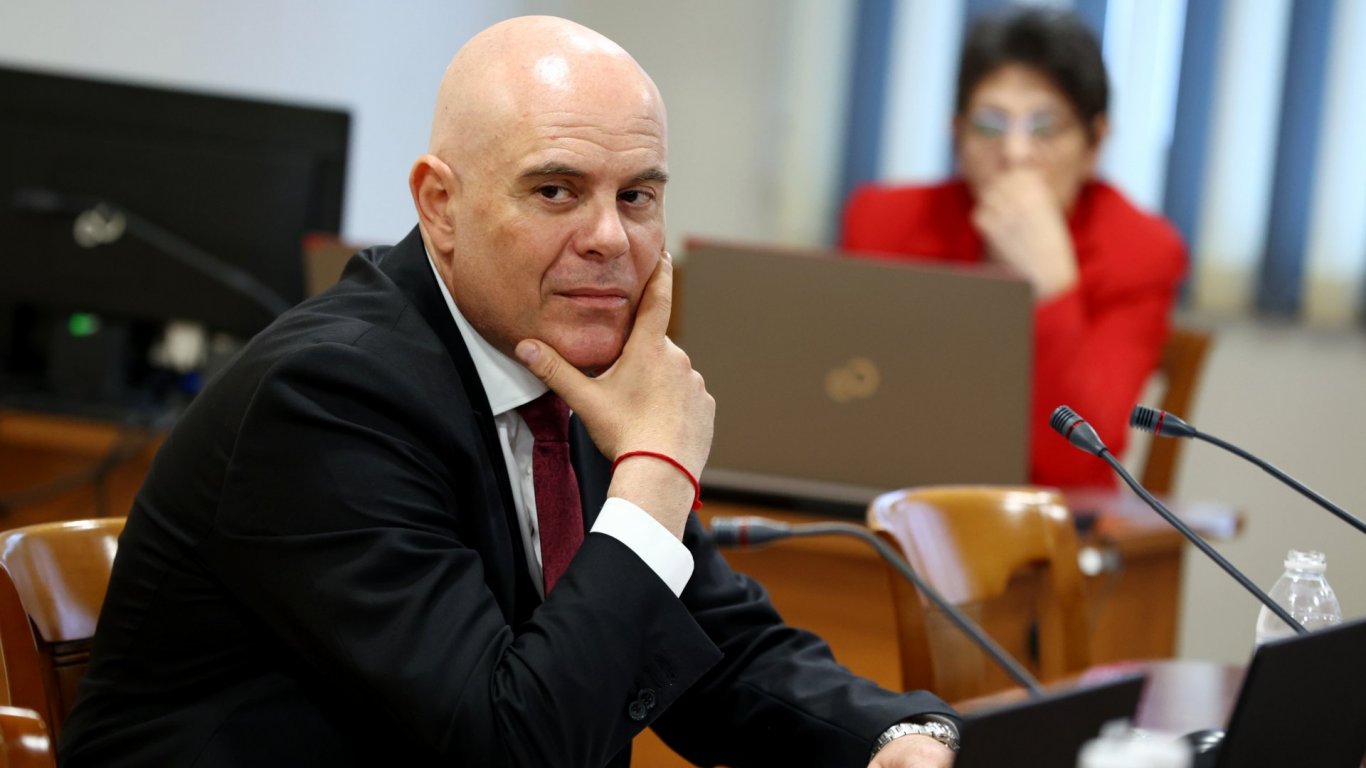 Две комисии във ВСС ще разгледат сигнала на Борислав Сарафов срещу Иван Гешев
