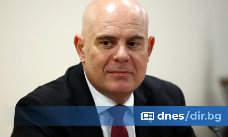 Моля да преместим годишния доклад като т. 2 в дневния