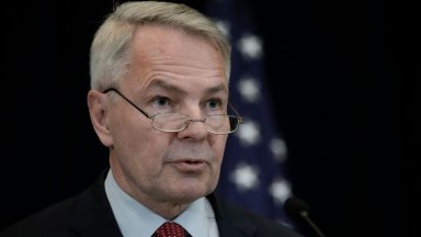 Финландия която има дълга сухоземна граница с Русия официално се