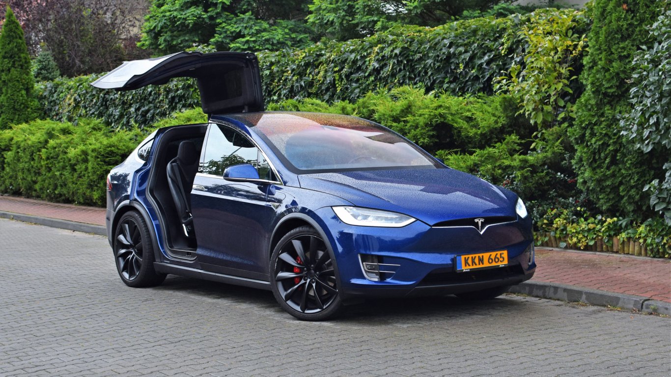 Tesla Model X поевтиня с 30 000 долара