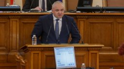 Демерджиев е внесъл сигнал срещу кабинета "Петков" заради бежанците от Украйна 
