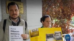 Училищни неволи: Камъни и мазилка падат от фасадата на гимназия в Пловдив