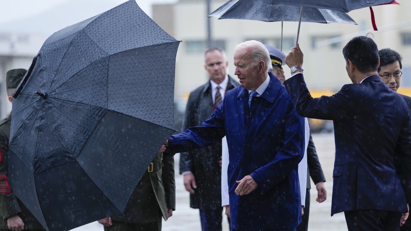 Джо Байдън пристигна в Хирошима за срещата на върха Г-7 (снимки)