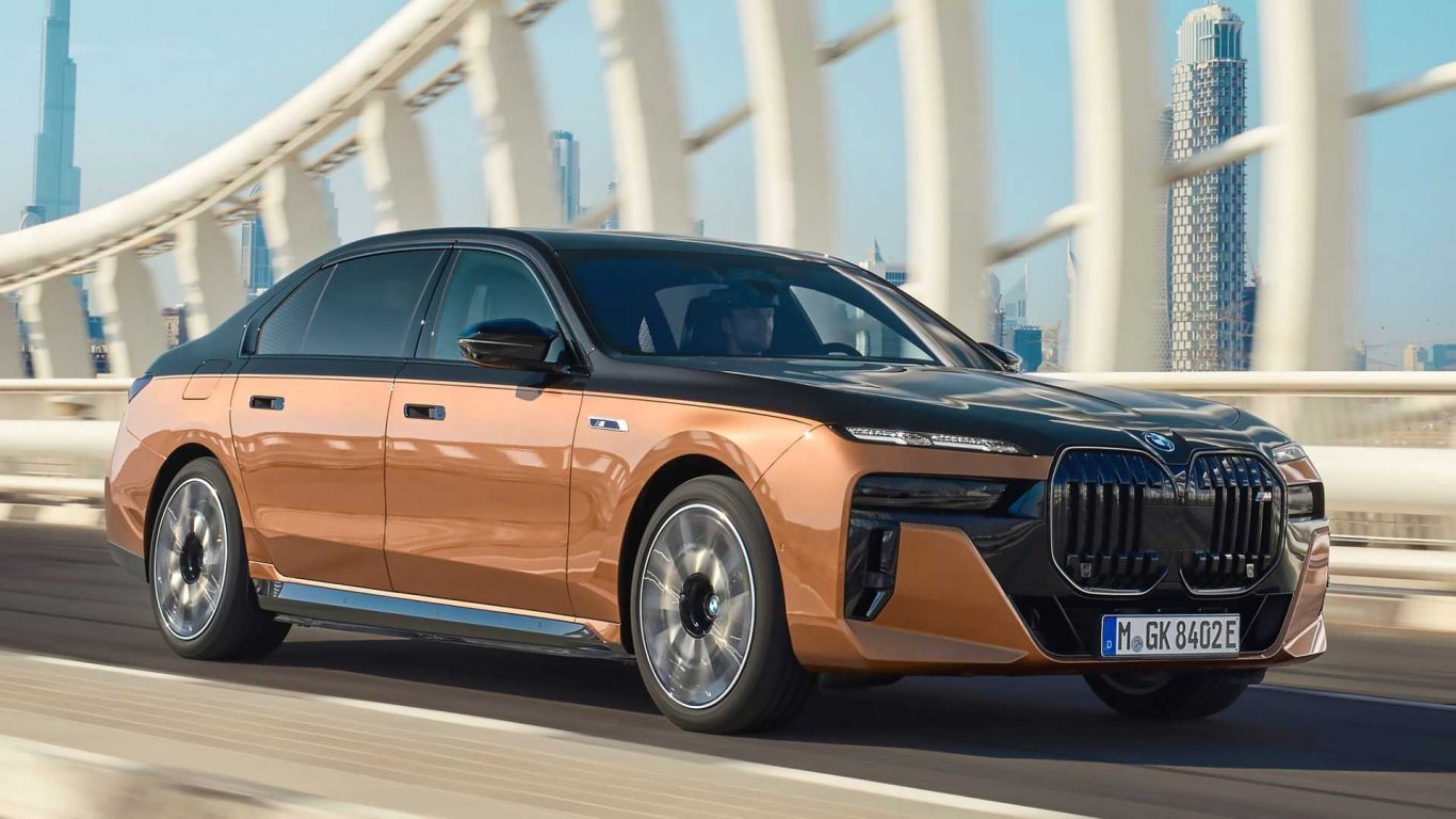 BMW пусна екшън реклама на  i7 M70 (видео)