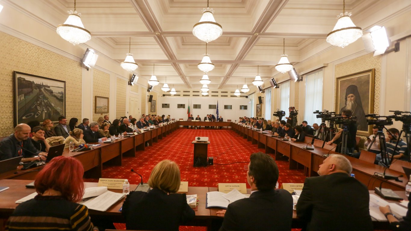 Правната комисия отхвърли президентското вето върху Закона за съдебната власт, БСП гласува "против"