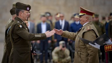 Ръководствата на двете камари на румънския парламент одобриха вчера започването