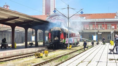 Пламна вагон на бързия влак от Варна за София