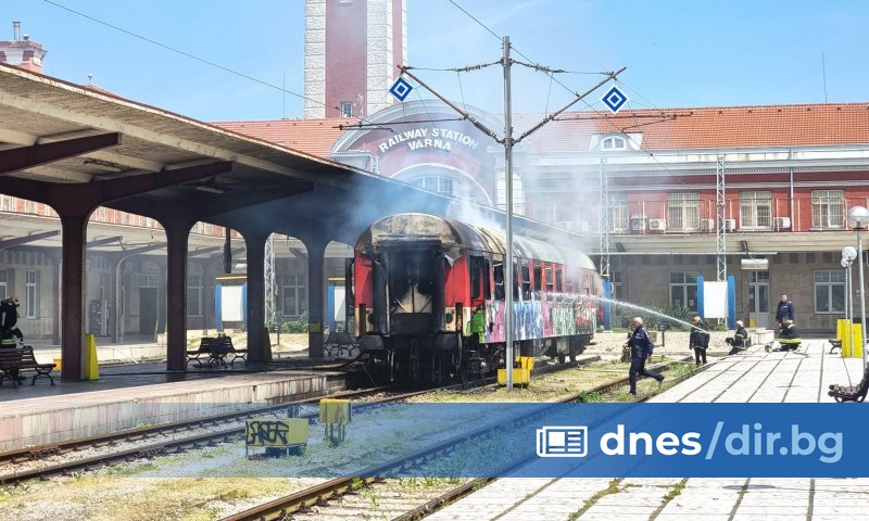 Снимка: БТА Вагонът е отделен от композицията и е подаден