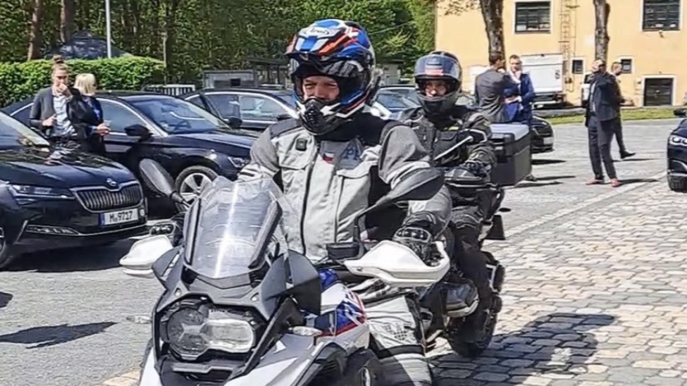 Чешкият президент яхна мотоциклета си за визита в Бавария