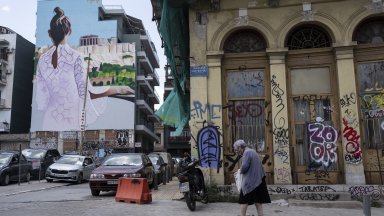 След години на спасителни програми и строги мерки за икономии