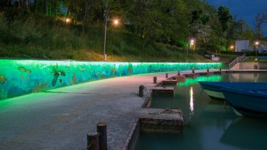 Приморско ще привлича туристи със светещи стенописи  