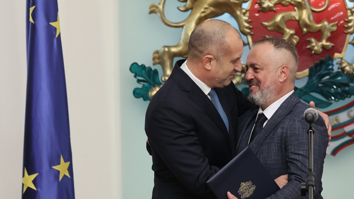 Президентът връчи документи за самоличност на Любчо Георгиевски и Благой Шаторов от Битоля