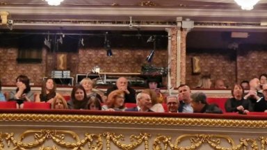 Освен със своите специални гости концертът в Народния театър е