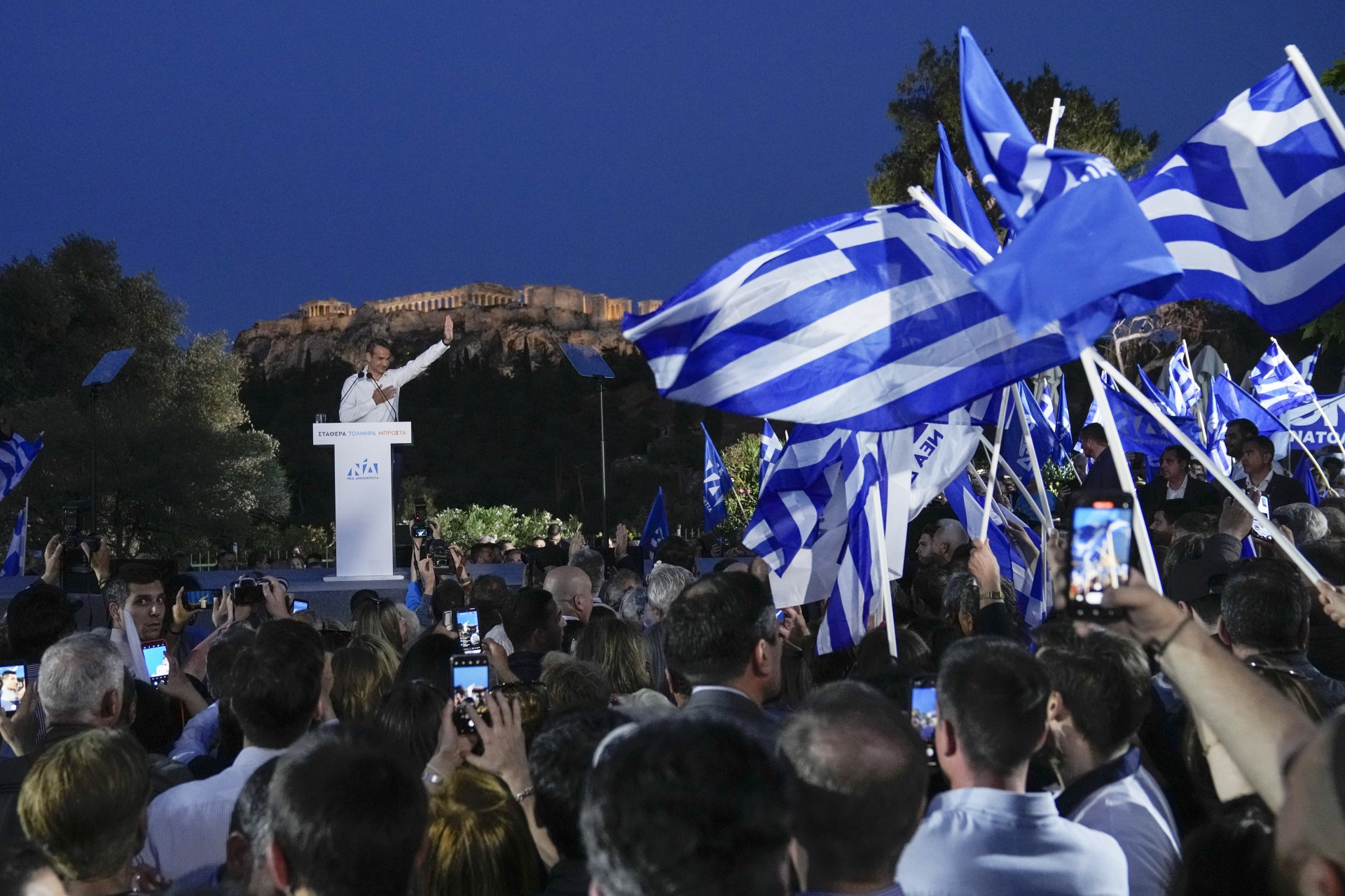 Премиерът на Гърция Кириакос Мицотакис на предизборен митинг. Според последните проучвания неговата партия Нова демокрация ще спечели, но не достатъчно за самостоятелно управление