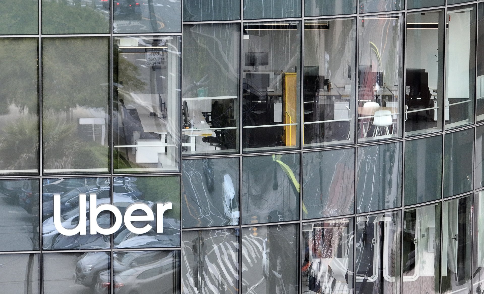 В изглед от въздуха се виждат празните офиси в сградата на Uber на 1725 Third Street в Сан Франциско, Калифорния. Компанията обяви, че се мести в нова сграда. 