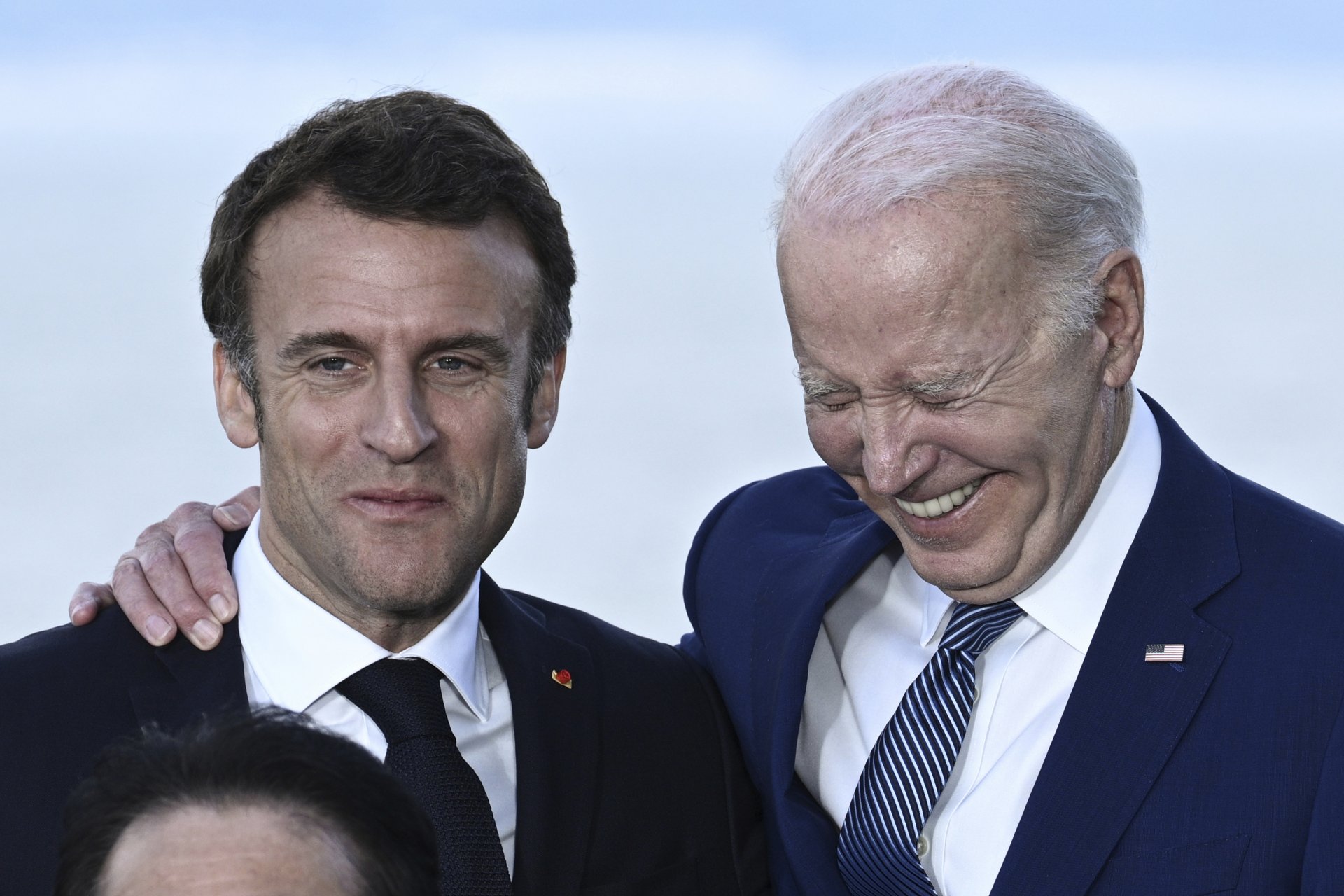 Френският президент Еманюел Макрон, президентът на Съединените щати Джо Байдън